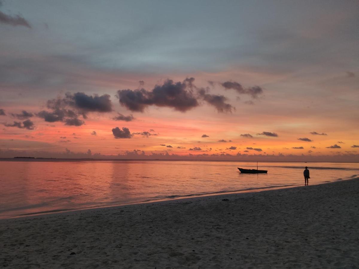 Ukulhas Villa Beach Hotel Екстериор снимка