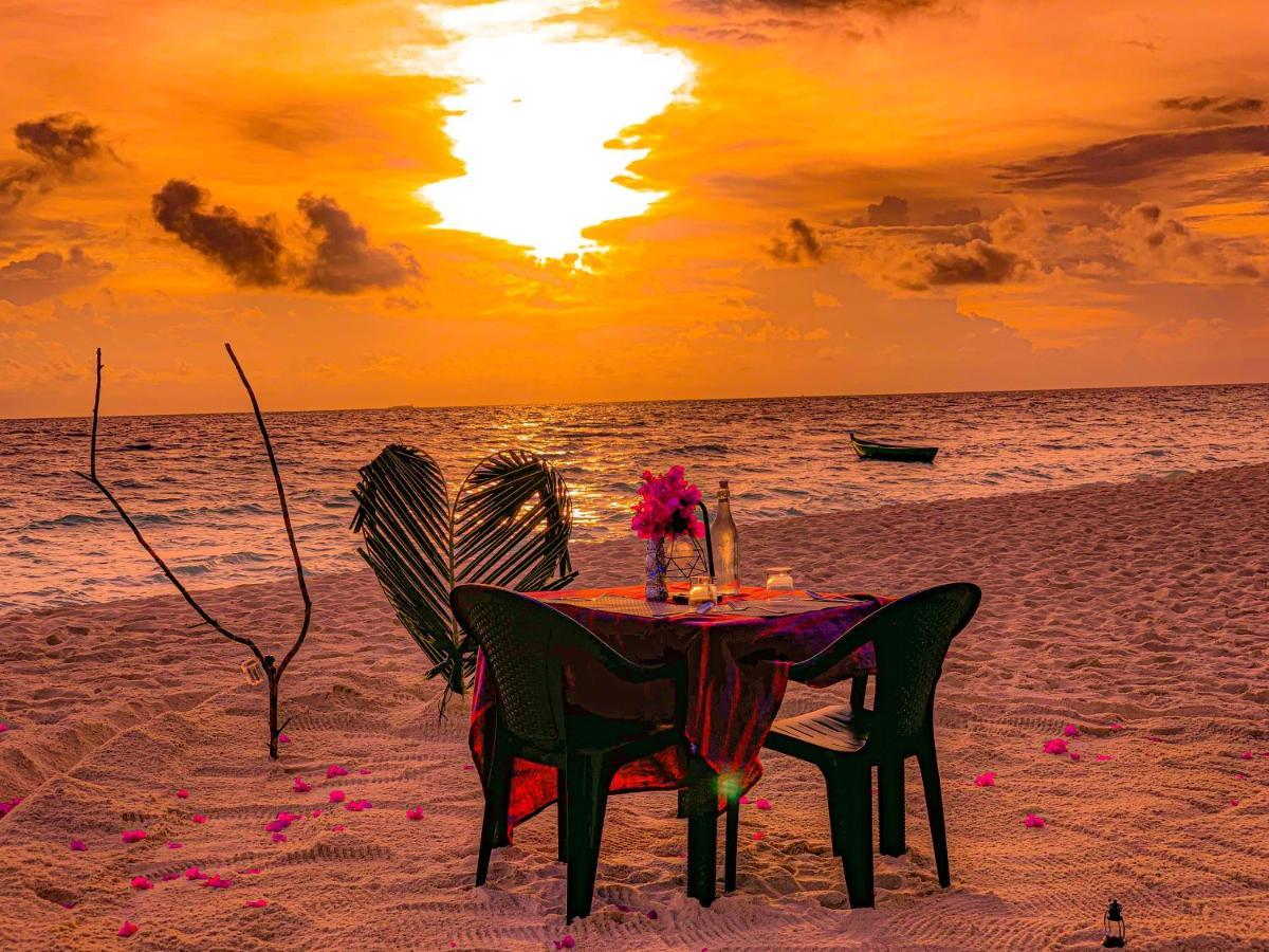 Ukulhas Villa Beach Hotel Екстериор снимка