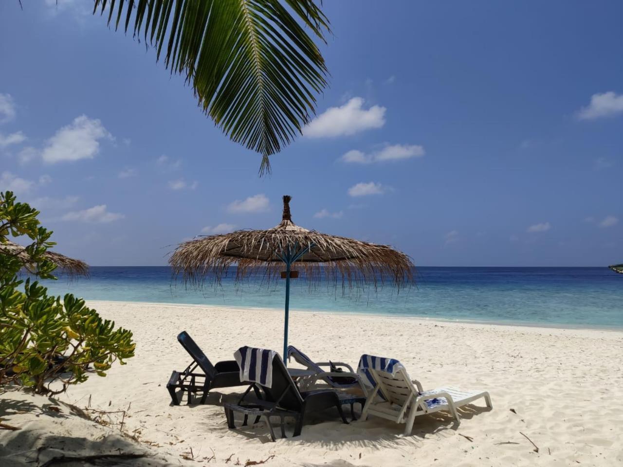 Ukulhas Villa Beach Hotel Екстериор снимка